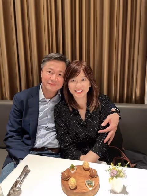 恭喜琴謙一生,中天主播周玉琴「甜秀婚戒照」二婚嫁64歲名嘴「求婚過程首公開」媽媽、孩子神助攻