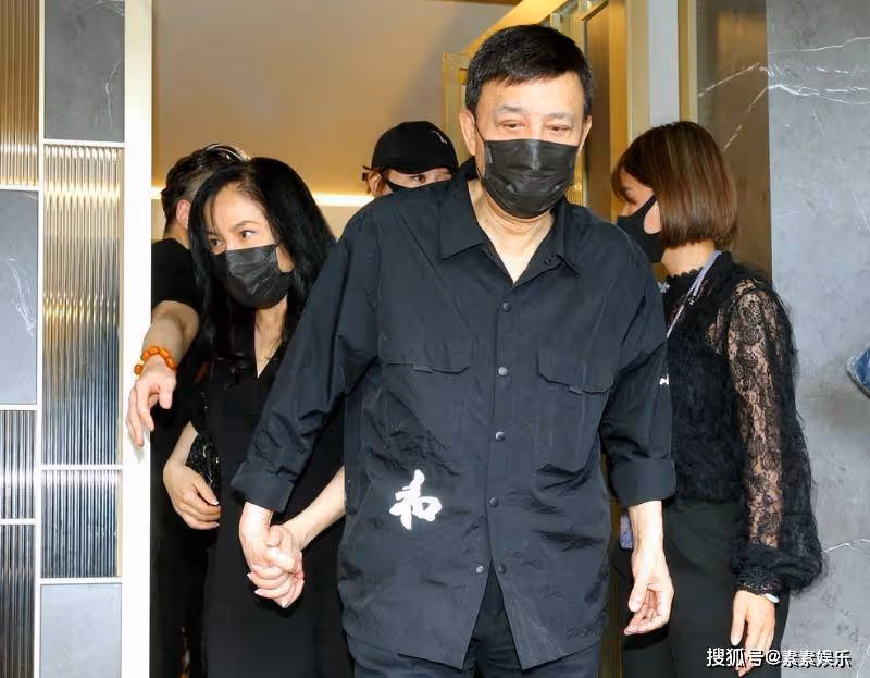 余苑綺告別追思會:家人抱成一團痛哭,父親稱她無病無痛做天使