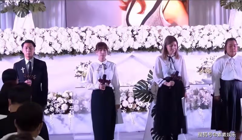 余苑綺告別追思會:家人抱成一團痛哭,父親稱她無病無痛做天使