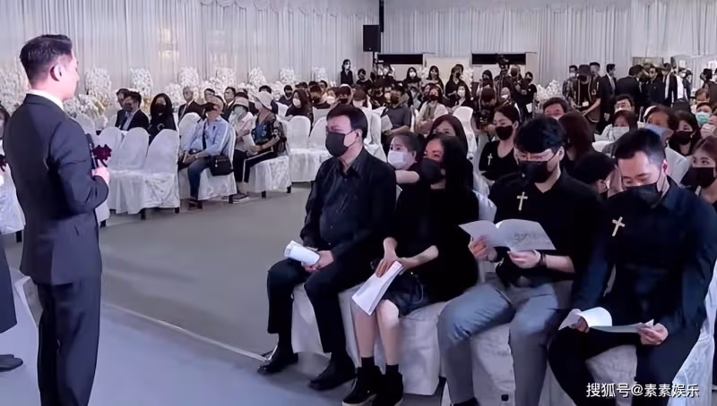 余苑綺告別追思會:家人抱成一團痛哭,父親稱她無病無痛做天使