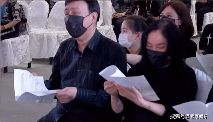 余苑綺告別追思會:家人抱成一團痛哭,父親稱她無病無痛做天使