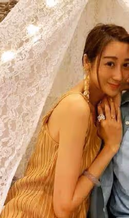 陳浩民曬夫妻同框照,一個顏值回歸正常,一個鼻子下巴雙尖像木偶
