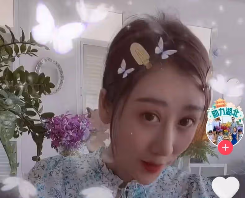 陳浩民曬夫妻同框照,一個顏值回歸正常,一個鼻子下巴雙尖像木偶
