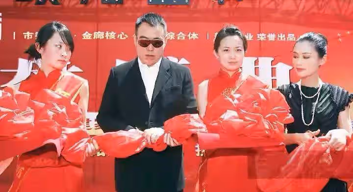 陳紅純天然顏值太能打，穿黑色連衣裙配珍珠項鍊，真正人間富貴花