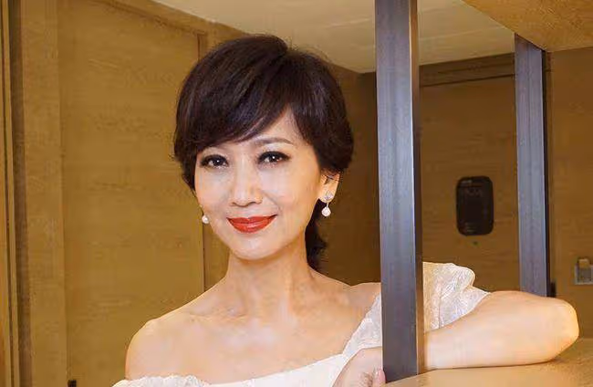 陳法蓉早年舊照顏值逆天秒殺網紅 揭秘歷屆港姐現狀：最慘的賣魚蛋