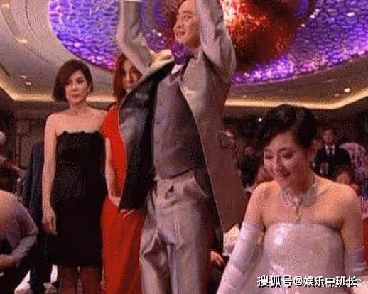他為何娶了毀容的Selina後，又狠心離婚？婚禮的一幕「耐人尋味」
