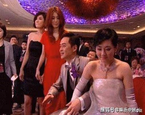 他為何娶了毀容的Selina後，又狠心離婚？婚禮的一幕「耐人尋味」