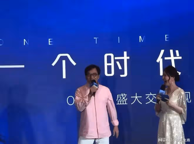 成龍定居杭州!慶喬遷新居親自下廚來招待賓客,購房資格引發熱議