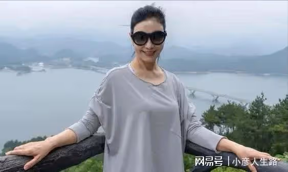 吳玉華:想要孩子決定離婚,再遇畫家生倆娃,一兒一女晚年幸福