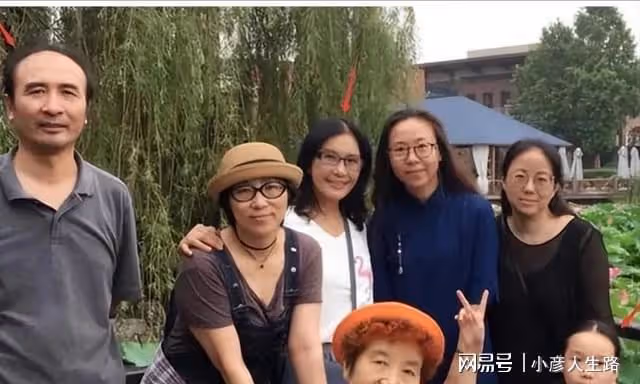 吳玉華:想要孩子決定離婚,再遇畫家生倆娃,一兒一女晚年幸福