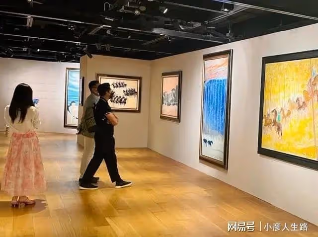 方媛看畫展引爭議,工作人員還原真實場景,郭富城說了2個字好甜