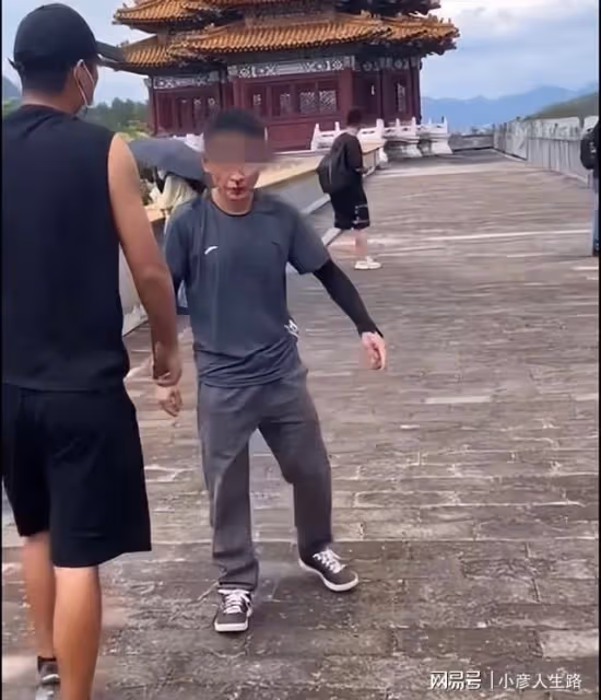 蓮花樓劇組工作人員打人?官微發文致歉:第一時間將打人者開除