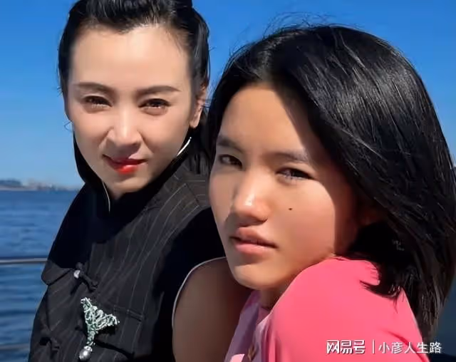 崔晉單手托李勒優，感慨兄妹倆是互相救贖，UU親爸出獄時間引熱議