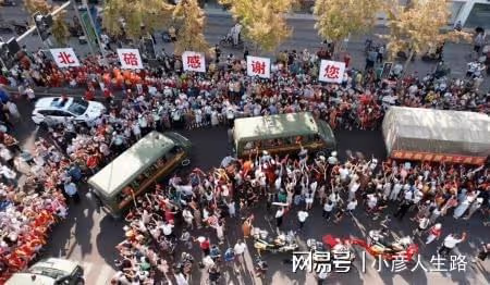 不到一周漲粉233萬,被人民日報點名表揚,00後重慶崽兒值得