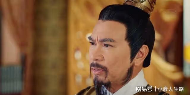 一眾港星聚會!李龍基攜小40歲妻子參加,70歲「花滿樓」一頭黑髮