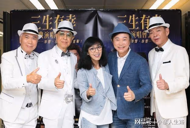 一眾港星聚會!李龍基攜小40歲妻子參加,70歲「花滿樓」一頭黑髮