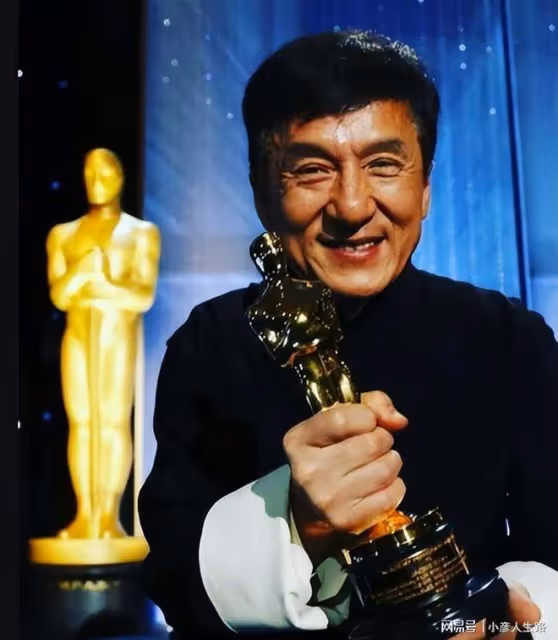 68歲成龍定居杭州,買4000萬大平層豪宅,坐直升機上下班