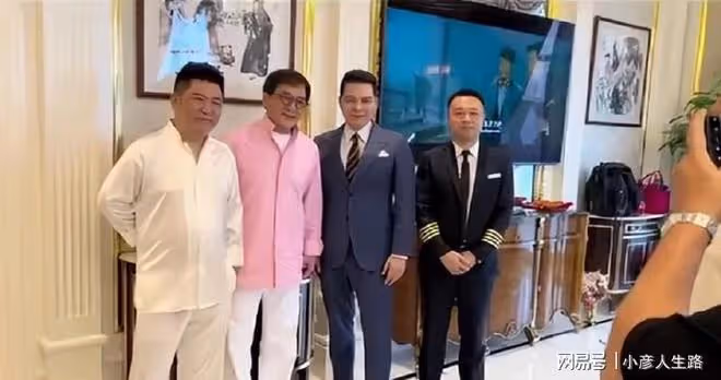 68歲成龍定居杭州,買4000萬大平層豪宅,坐直升機上下班