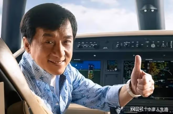 68歲成龍定居杭州,買4000萬大平層豪宅,坐直升機上下班
