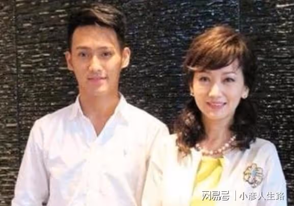 67歲趙雅芝優雅現身,一臉凍齡氣質出眾,網友贊:從年輕美到老