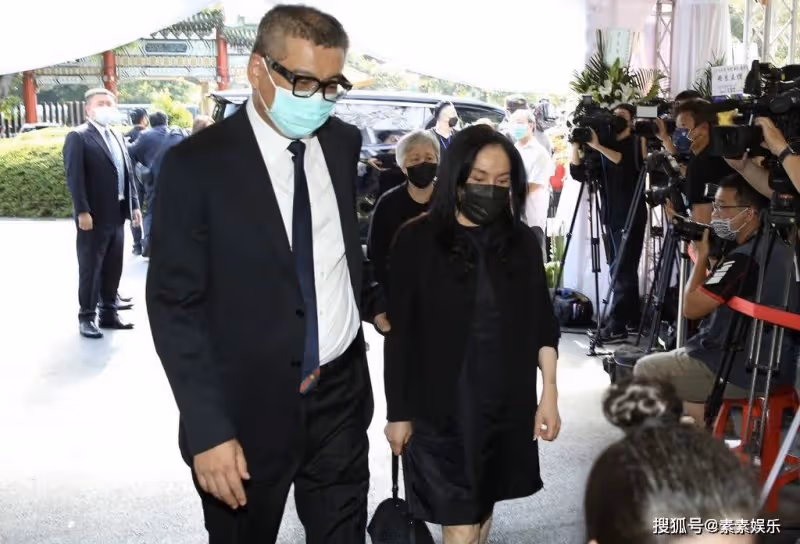 余苑綺遺體即將火化,女兒送別媽媽最後一程,哽咽喊媽媽我想你