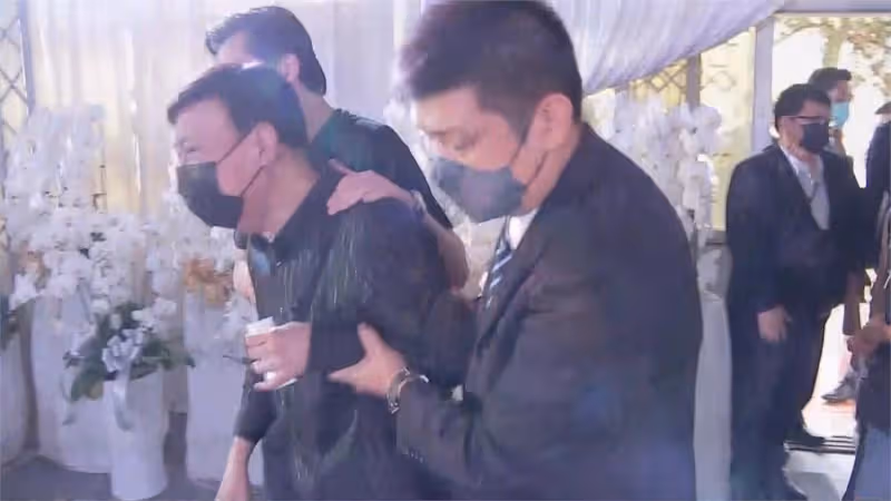 【余苑綺癌逝】余天見愛女遺容痛哭　李亞萍癱軟被攙扶出場