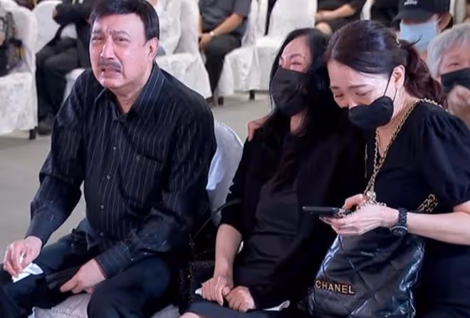 39歲癌逝女星余苑綺出殯,老母哭到腿軟,年幼子女乖巧得讓人心疼
