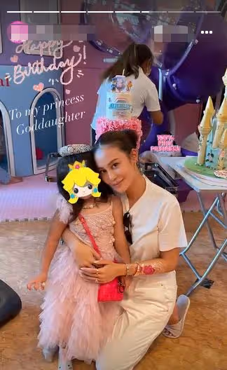 何超盈為女兒辦3歲慶生宴,現場奢華似城堡,百億千金趕來捧場