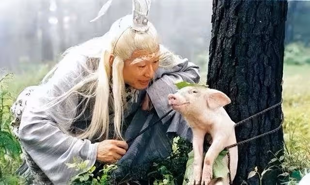 58歲孫興酒吧演出太瘋狂,狂蹦亂叫上演高抬腿,熱情似火嚇到伴唱