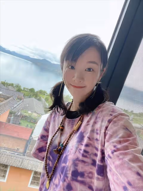 46歲陳龍近照大變樣,滿頭白髮鬍子拉碴,皮膚被曬脫皮模樣難辨認