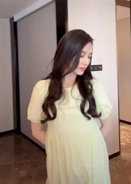 拼三胎?39歲黃聖依近況曝光疑懷孕 穿孕婦裝