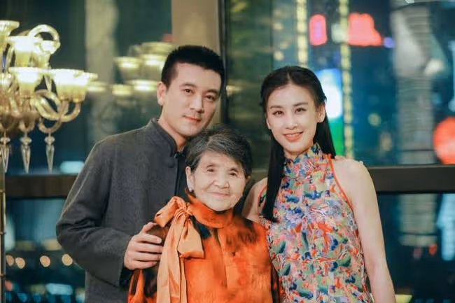 拼三胎?39歲黃聖依近況曝光疑懷孕 穿孕婦裝
