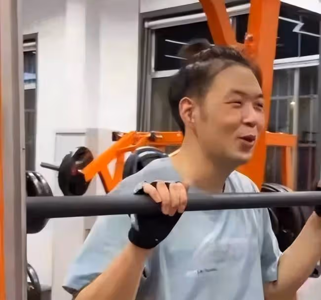 杜海濤素顏露面 瘦到脫相認不出