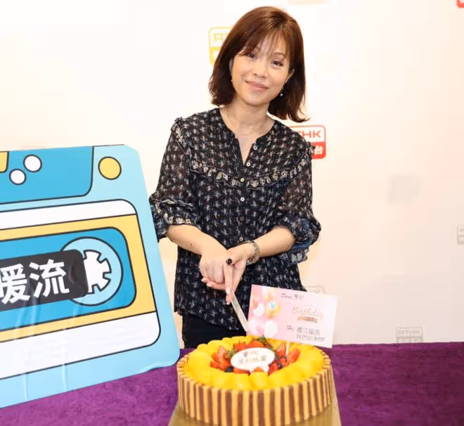 57歲女星抗癌成功復出樂壇!化療後掉光頭髮散發臭味,一度想輕生