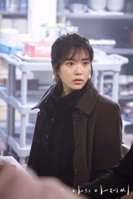 IU有望與《我的大叔》導演金元錫再度合作,出演《人生》女主角