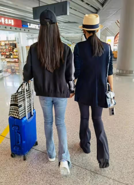 趙文卓發文慶祝大女兒上學,曬九宮格照滿是不舍,大女兒長腿吸睛