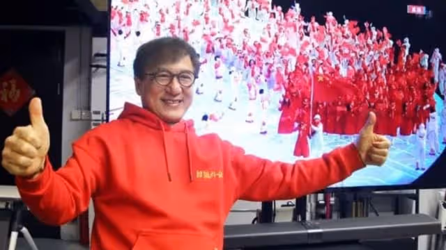 成龍杭州有豪宅　出入直升機代步