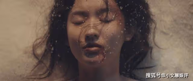 《膽小鬼》黃姝身上的圖案是什麼意思？《膽小鬼》黃姝身上的圖案是誰刻的