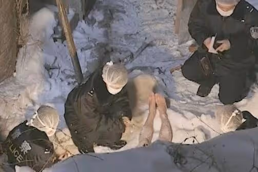 《膽小鬼》秦天對黃姝做了什麼？秦天為什麼要把黃姝仍雪地里？