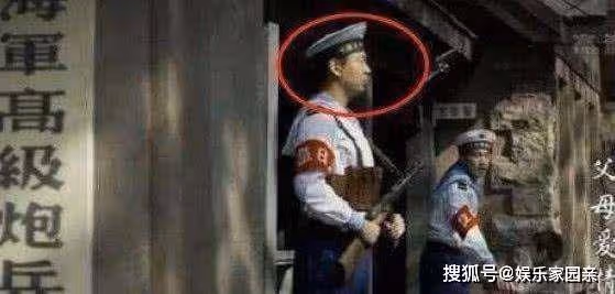 《父母愛情》里被人忽略的一處穿幫:安傑居然和未來的兒子同框了!