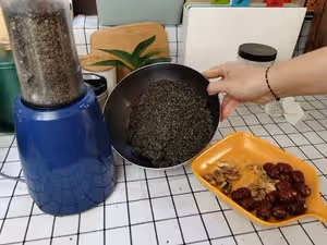 家庭自製黑芝麻丸