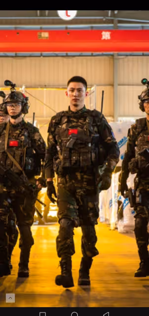 王一博一改俊美形象，出演壯實硬漢警察，為影片訓練增肌_防暴隊_維和_張哲瀚