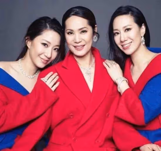 一個嫁功夫巨星，一個嫁百億豪門，成功靠婚姻從「偽名媛」變成了真豪門，網友：汪詩詩和汪圓圓的好命人生