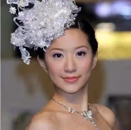 一個嫁功夫巨星，一個嫁百億豪門，成功靠婚姻從「偽名媛」變成了真豪門，網友：汪詩詩和汪圓圓的好命人生