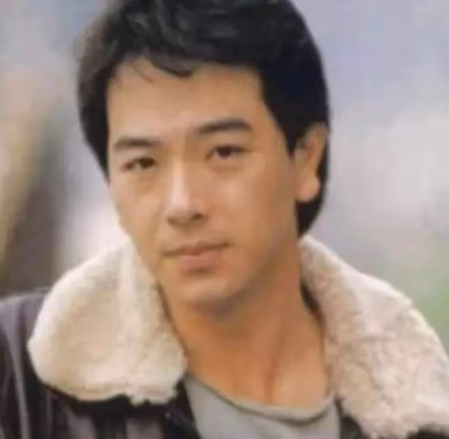 出道37年的張晨光0緋聞,50歲妻子容顏不老,戲外生活幸福美滿