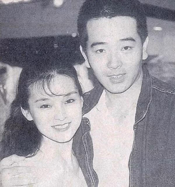 出道37年的張晨光0緋聞,50歲妻子容顏不老,戲外生活幸福美滿