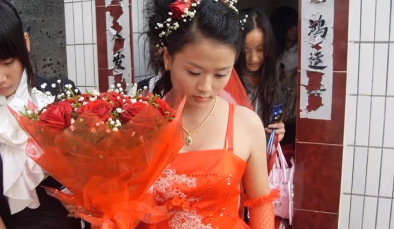 33歲娶啞巴老婆,被全村人笑真是絕配 婚宴結束當晚她開口說話,3年為我賺了300萬親戚全傻眼.