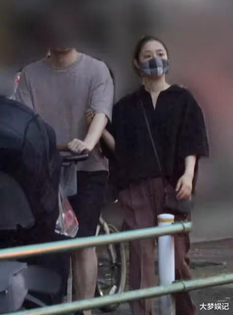 石原里美產後4個月素顏與老公出門,近照洩真實狀態:好憔悴