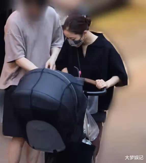 石原里美產後4個月素顏與老公出門,近照洩真實狀態:好憔悴
