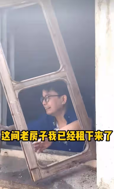 知名港星曬蘇州「豪宅」,大門氣派內景髒亂差,牆上長青苔還漏雨